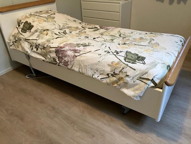 Hoog laag bed careflex Vroomshoop meubelen Napoli, Diversen, Verpleegmiddelen, Zo goed als nieuw, Ophalen