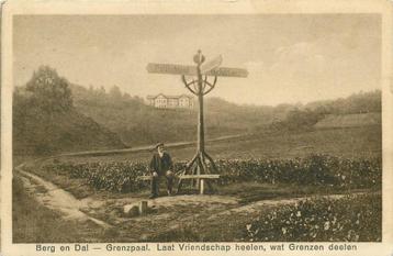 (388-556-019) Berg en Dal Grenzpaal beschikbaar voor biedingen