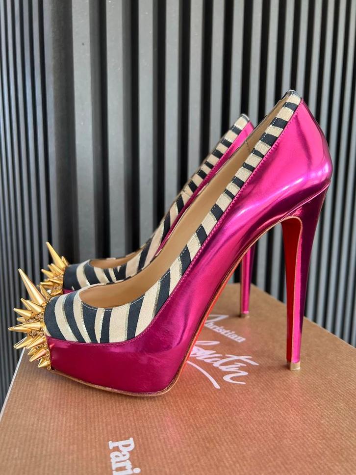 CHRISTIAN LOUBOUTIN Rare Asteroïd platform Heels 38  MINT, Kleding | Dames, Schoenen, Zo goed als nieuw, Ophalen of Verzenden