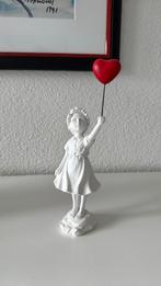 Meisje met hartjes ballon, Verzamelen, Beelden en Beeldjes, Ophalen of Verzenden, Zo goed als nieuw, Mens