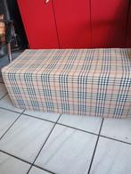 Lederen poef met Burberry look hoes.         90x40x40, Gebruikt, 75 tot 100 cm, 75 tot 100 cm, Rechthoekig