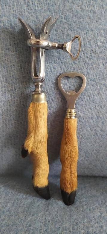 Hertenpoot 'kipkluifhouder' en flesopener Zwarte Woud 1970'  beschikbaar voor biedingen