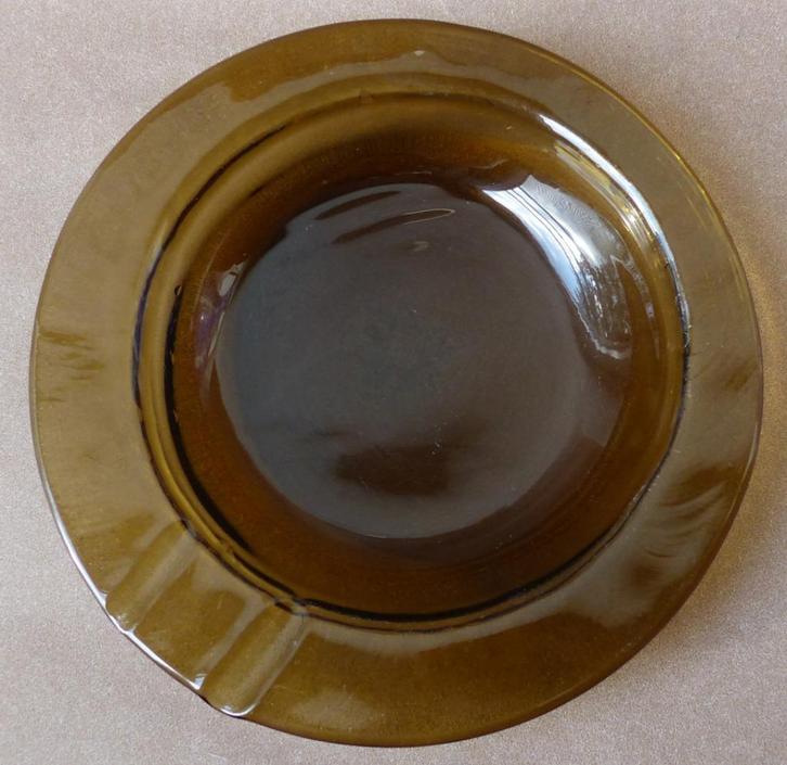 Vintage glazen asbak bruin glas groot model, Verzamelen, Rookartikelen, Aanstekers en Luciferdoosjes, Gebruikt, Asbak, Ophalen of Verzenden