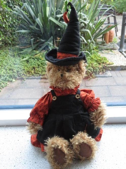 Halloween Beer met bijpassende kleding merk Boyds heks, Verzamelen, Beren en Cherished Teddies, Zo goed als nieuw, Stoffen beer