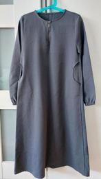 Prachtige donkergrijze kinder abaya met rits en zakken, Kinderen en Baby's, Kinderkleding | Maat 122, Ophalen of Verzenden, Zo goed als nieuw