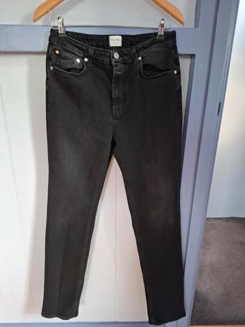 Zwarte "Closed" dames spijkerbroek. Mt.30/M-L. beschikbaar voor biedingen