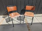 2 oude school stoelen, Twee, Gebruikt, Bruin, Hout
