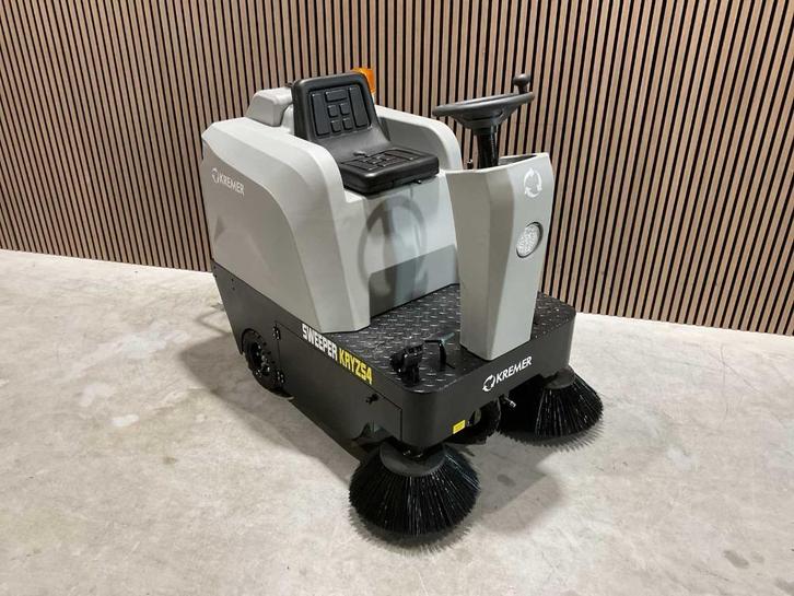 2025 KREMER Sweeper KRYZ54 veegmachine nieuw op voorraad ‼️, Zakelijke goederen, Machines en Bouw | Onderhoud en Reiniging, Ophalen