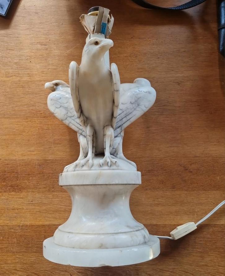 Wit marmeren lampvoet tafellamp adelaar, Antiek en Kunst, Antiek | Lampen, Ophalen of Verzenden