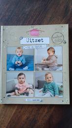Phildar, babykleertjes breien,  chic en verfijnd, Ophalen of Verzenden, Zo goed als nieuw, Breien, Patroon of Boek