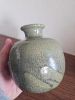 Vintage design artisan keramiek vaas groen gesigneerd, Ophalen of Verzenden