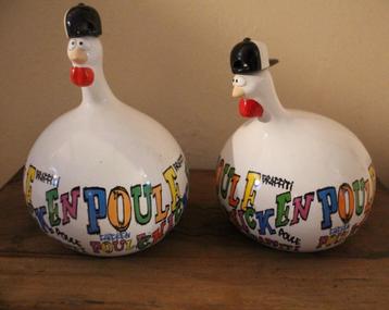 Kippen van aardewerk beschikbaar voor biedingen