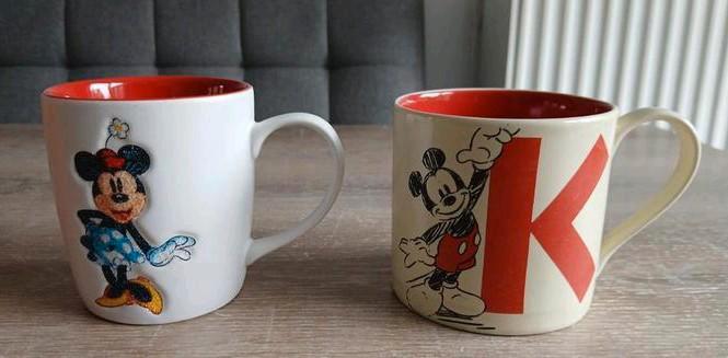 2 disneyland paris mok beker minnie mickey mouse letter K, Verzamelen, Disney, Zo goed als nieuw, Servies, Mickey Mouse, Ophalen of Verzenden