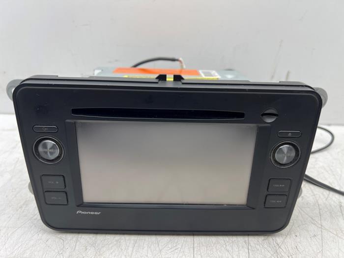 Radio CD Speler van een Volkswagen Golf, Auto-onderdelen, Elektronica en Kabels, Volkswagen, Gebruikt, 3 maanden garantie, Ophalen of Verzenden