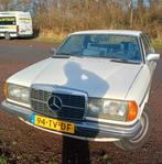 Mercedes-Benz 200-Serie 2.3 230 C 1979 Wit, Auto's, Mercedes-Benz, Wit, 1200 kg, Handgeschakeld, Geïmporteerd