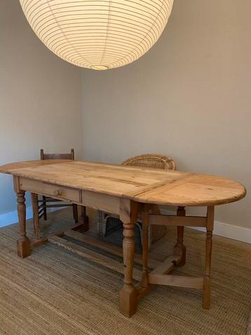 Gezellig Franse grenen eettafel beschikbaar voor biedingen