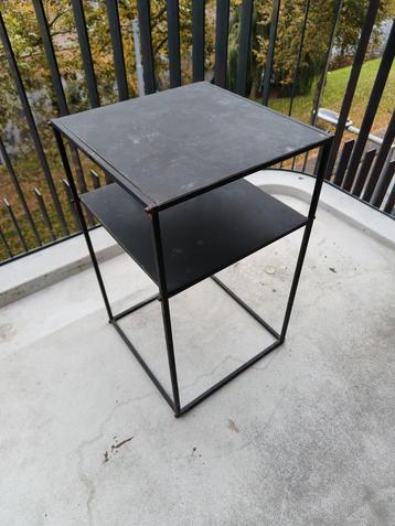 Metalen bijzettafel beschikbaar voor biedingen