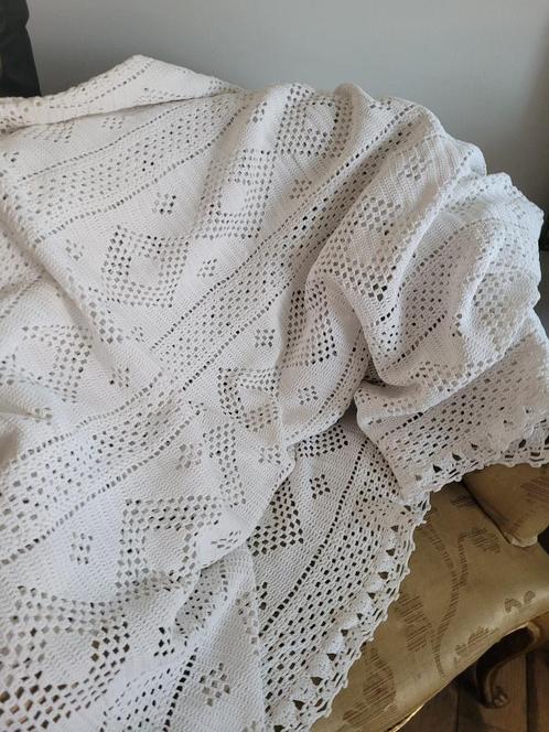 hand gehaakt sprei, plaid, woondeken off white, Huis en Inrichting, Woonaccessoires | Plaids en Woondekens, Zo goed als nieuw