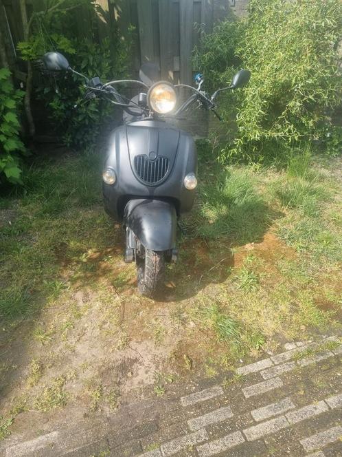 Senzo gt2 geel kenteken 5600km gereden, Fietsen en Brommers, Scooters | Overige merken, Gebruikt, Maximaal 45 km/u, Benzine, Ophalen