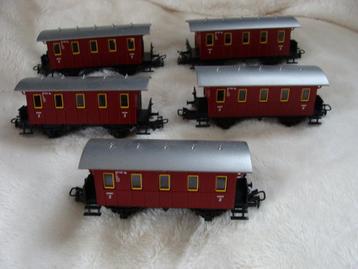 5 X marklin RODE WAGONs beschikbaar voor biedingen