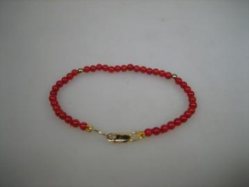 Antiek Baby Armbandje met Bloedkoralen & gouden balletjes me beschikbaar voor biedingen