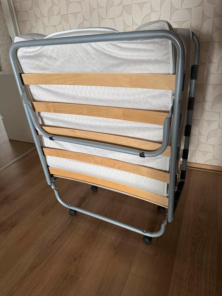Inklapbaar logeerbed - ruimtebesparend!, Huis en Inrichting, Slaapkamer | Bedden, Zo goed als nieuw, Eenpersoons, 80 cm, 190 cm of minder