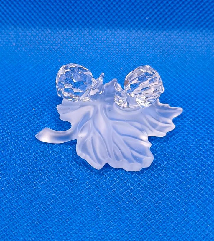 Swarovski slakken op blad, Verzamelen, Swarovski, Zo goed als nieuw, Figuurtje, Ophalen of Verzenden