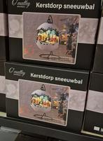 Kerstdorp in grote sneeuwbal met voet 20cm x26 cm x31cn, Diversen, Kerst, Ophalen of Verzenden, Nieuw