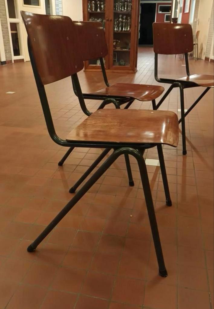 Partij 42 stuks chairs Retro Vintage stoelen horeca cafe bar, Huis en Inrichting, Stoelen, Gebruikt, Vier, Hout, Bruin, Ophalen of Verzenden