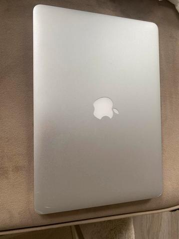 MacBook Air 13" (2017) + Laptoptas beschikbaar voor biedingen
