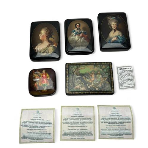 Vijf Russische papier-maché lakwerk doosjes, Antiek en Kunst, Curiosa en Brocante, Ophalen of Verzenden