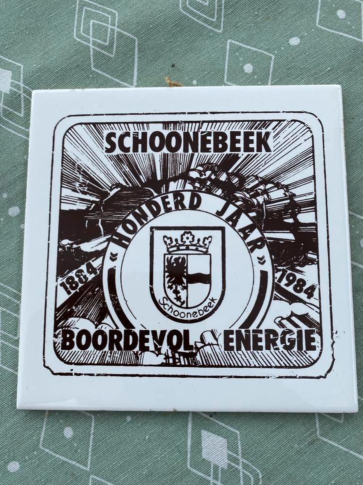 Schoonebeek Wandtegel 1884-1984, Antiek en Kunst, Antiek | Wandborden en Tegels, Ophalen of Verzenden