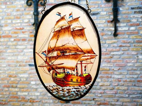 Glas in lood raamhanger VOC schip met kanonnen en vlaggen, Antiek en Kunst, Curiosa en Brocante, Ophalen of Verzenden