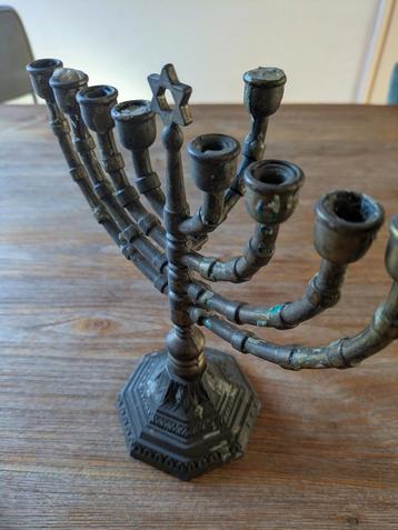 Antieke Koperen Chanoeka Kandelaar beschikbaar voor biedingen