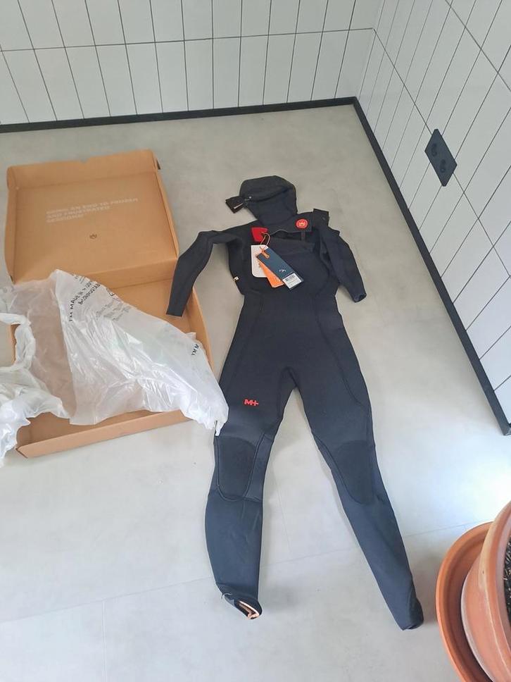 Nieuw! Manera Magma+ 543 hooded dames M, Watersport en Boten, Watersportkleding, Nieuw, Wetsuit, Dame, Ophalen of Verzenden