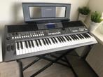 Keyboard Yamaha PSR-670 + verstelbare inklapbare voet + vers, Muziek en Instrumenten, Keyboards, 61 toetsen, Aanslaggevoelig, Zo goed als nieuw