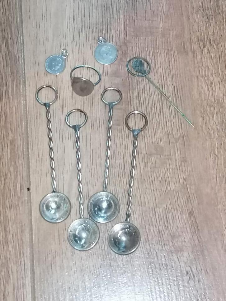 Stil verzet ring, hangers, theelepeltjes, speldje 7,50 P/S, Verzamelen, Militaria | Tweede Wereldoorlog, Overige soorten, Embleem of Badge