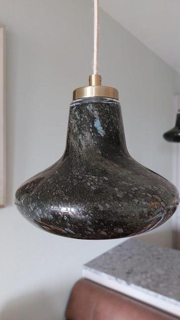 Hele mooie gevlamde glazen hanglamp beschikbaar voor biedingen