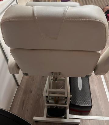 Electrische Behandelstoel 4-motorig. beschikbaar voor biedingen