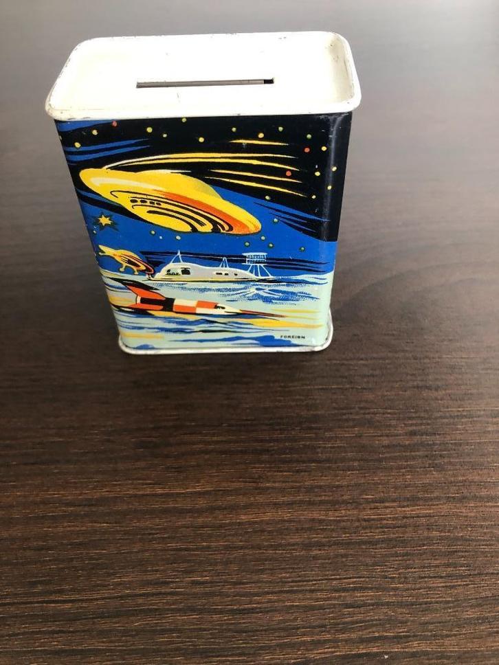 spaarpot, space ruimtevaart astronauten compleet met sleutel, Verzamelen, Spaarpotten, Zo goed als nieuw, Vervoermiddel, Metaal of Blik