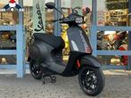 Nieuwe Vespa  Elettrica Nero Convinto Matt nieuw 0km, Fietsen en Brommers, Scooters | Vespa, Ophalen, Overige modellen, Maximaal 45 km/u