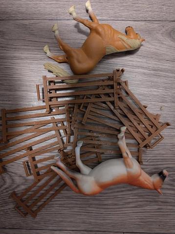 Speelgoed Paarden met Hekjes beschikbaar voor biedingen