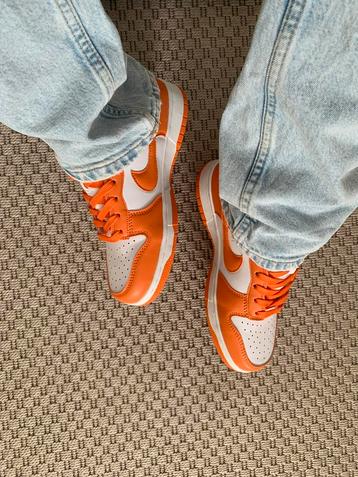 Oranje dunks beschikbaar voor biedingen