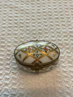 Limoges France, oud porseleinen pillendoosje, Ophalen of Verzenden