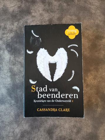 Cassandra Clare - Stad van beenderen beschikbaar voor biedingen