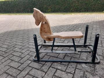 Hobbelpaard  beschikbaar voor biedingen