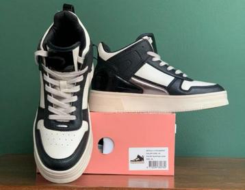   Hele gave nieuwe sneaker van t merk Poelman maat 40 beschikbaar voor biedingen