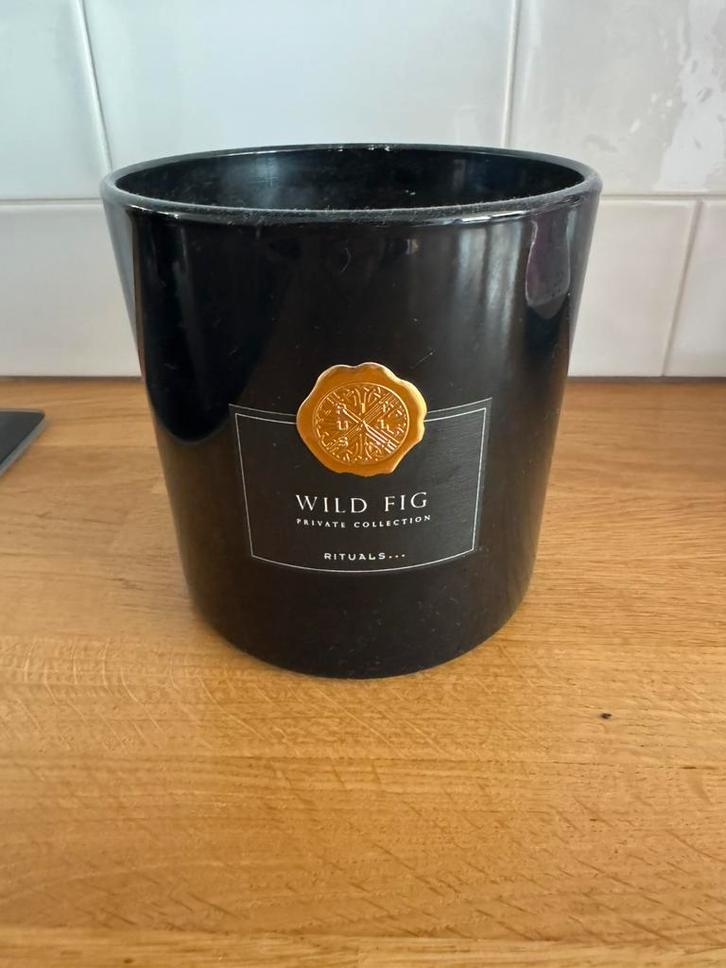 Rituals Wild Fig kaars 1000 gram, Huis en Inrichting, Woonaccessoires | Kandelaars en Kaarsen, Minder dan 25 cm, Overige materialen