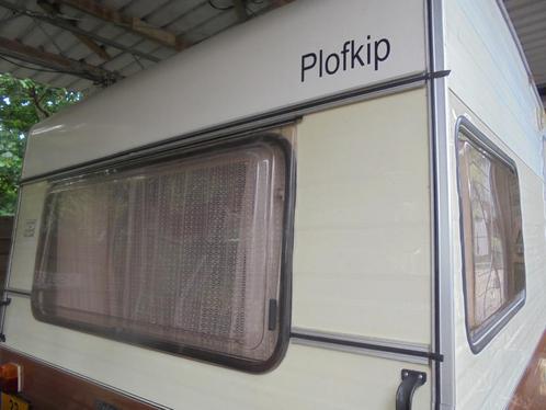 Caravan kip regenboog uit 1980, Caravans en Kamperen, Caravans, Particulier, tot en met 4, Standaardzit, Kip, Dwarsbed, tot 4 meter