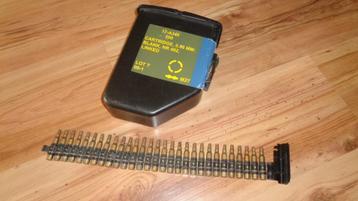 Munitiekist Minimi met lege hulsen leger soldaat beschikbaar voor biedingen